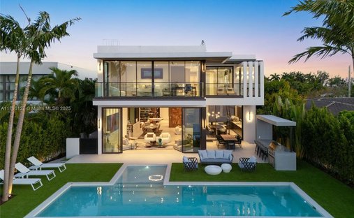Luxury houses for sale in Miami Beach, Florida | JamesEdition