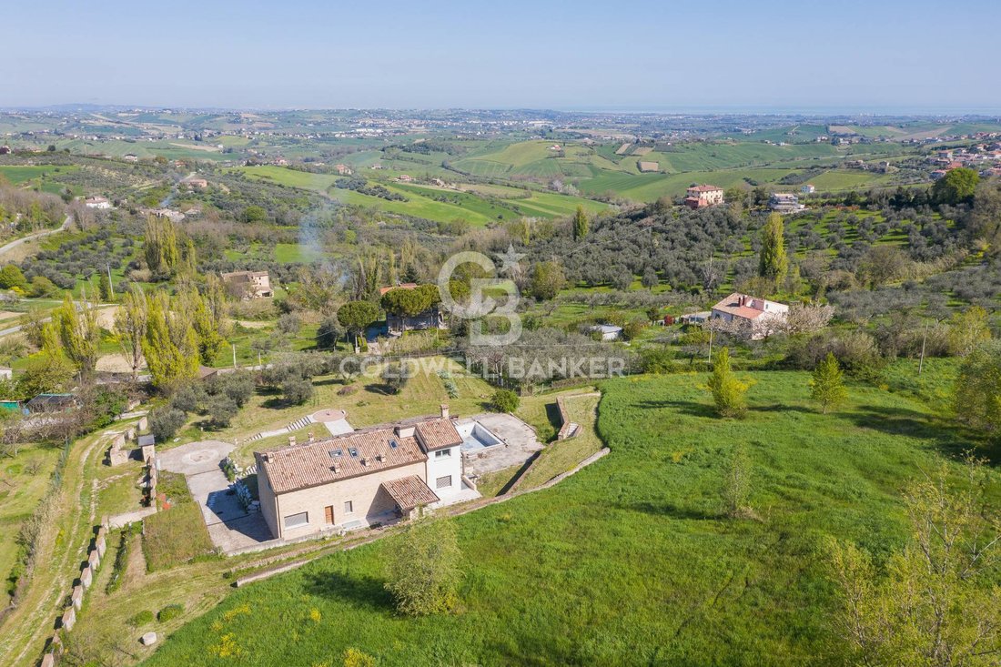 Villa in Saludecio, Emilia-Romagna, Italy 2 - 15499303