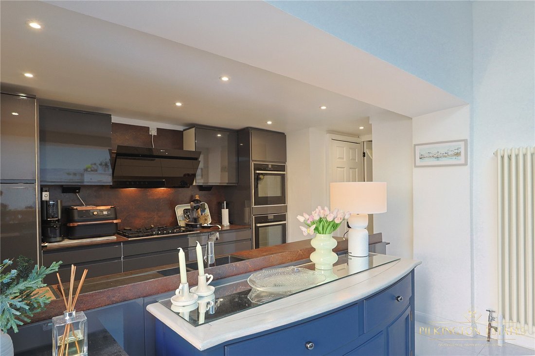 House in Dartmouth, England 5 - 15496312