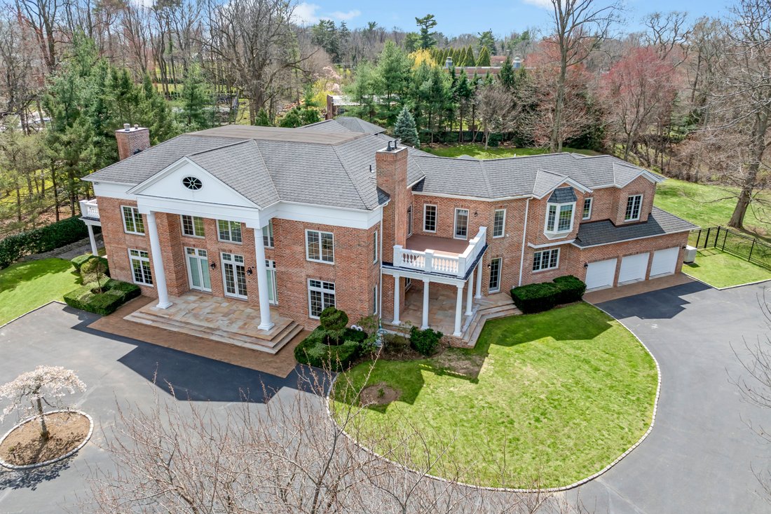 House in Port Washington, New York, United States 2 - 15496339