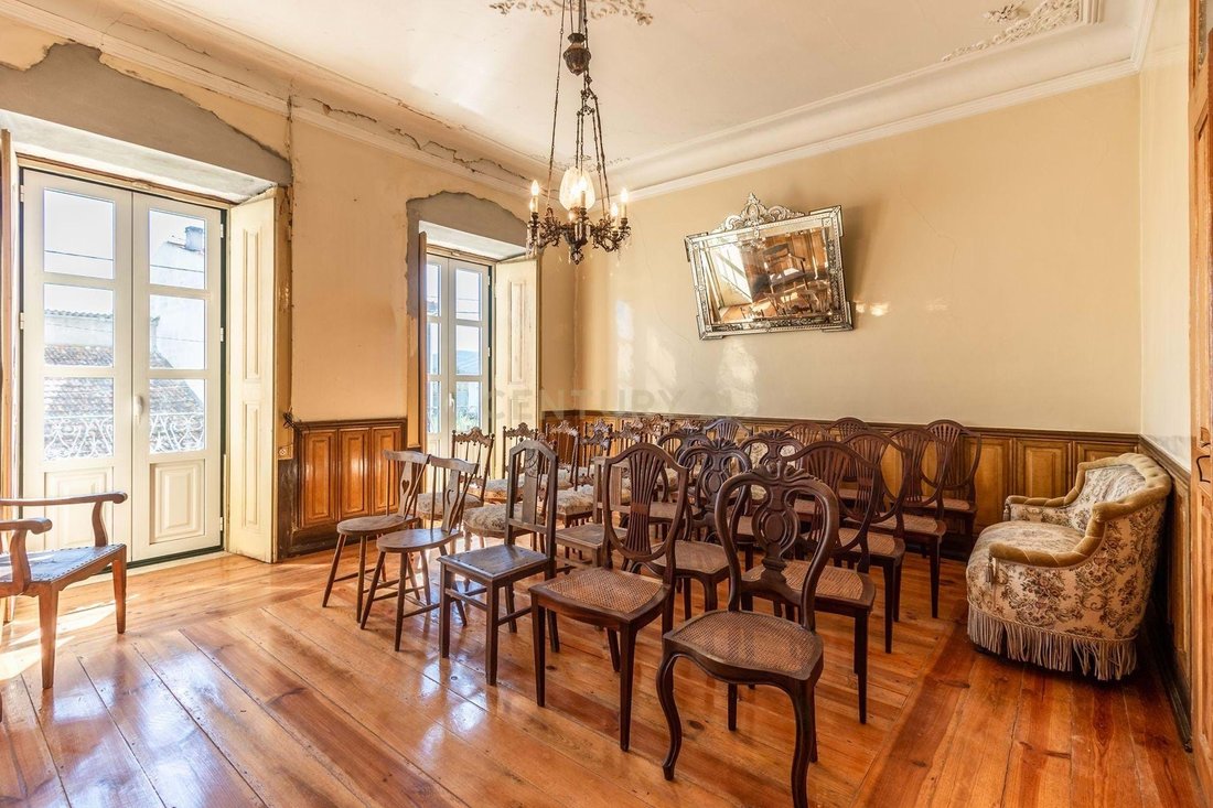 Whispers of 1892: A Timeless Portuguese Quinta Between Vine & Sky - 5