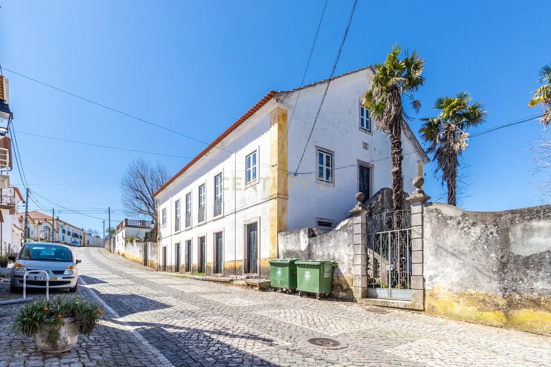 Whispers of 1892: A Timeless Portuguese Quinta Between Vine & Sky