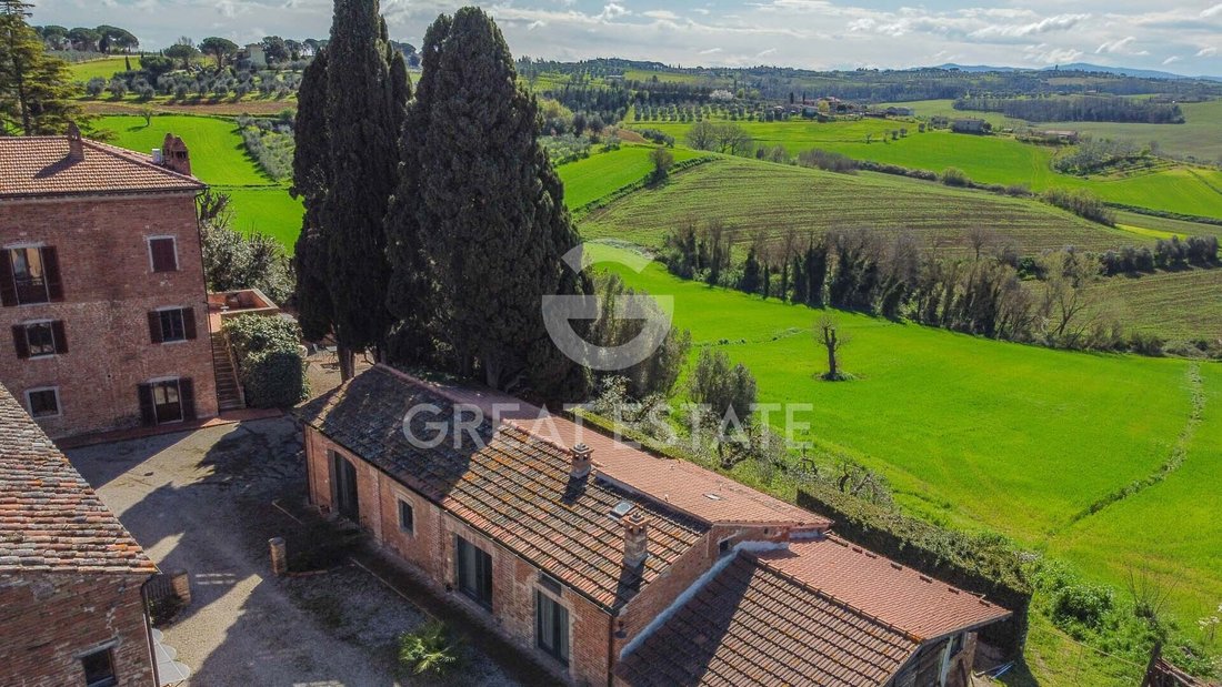 Estate in Castiglione del Lago, Umbria, Italy 4 - 15498451
