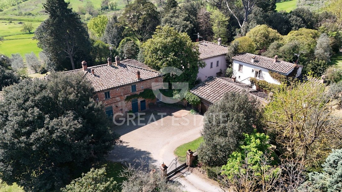 Estate in Foiano della Chiana, Tuscany, Italy 1 - 15498461