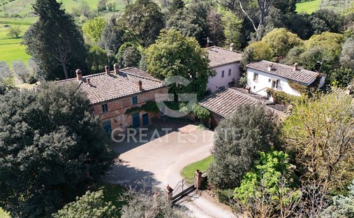 Estate in Foiano della Chiana, Tuscany, Italy 1