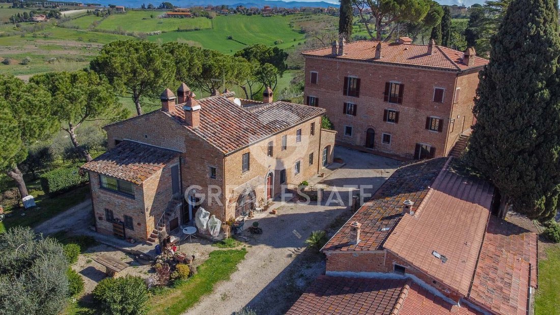 Estate in Castiglione del Lago, Umbria, Italy 1 - 15498451