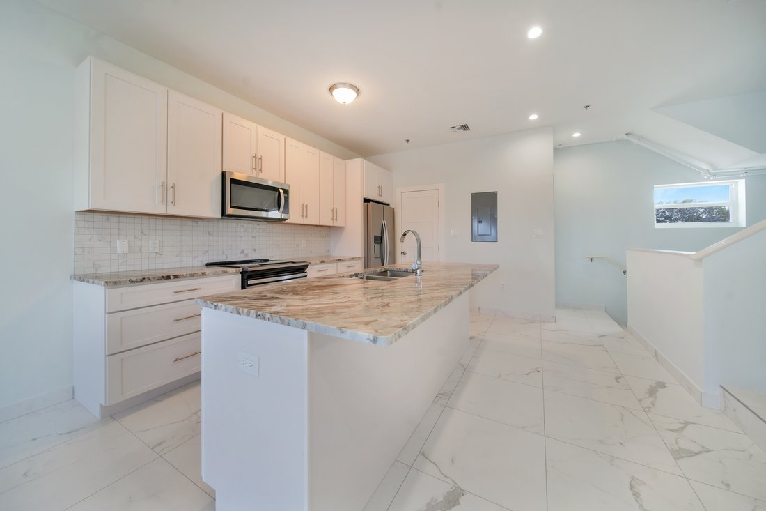 Condo in West Bay, West Bay, Cayman Islands 1 - 15500126