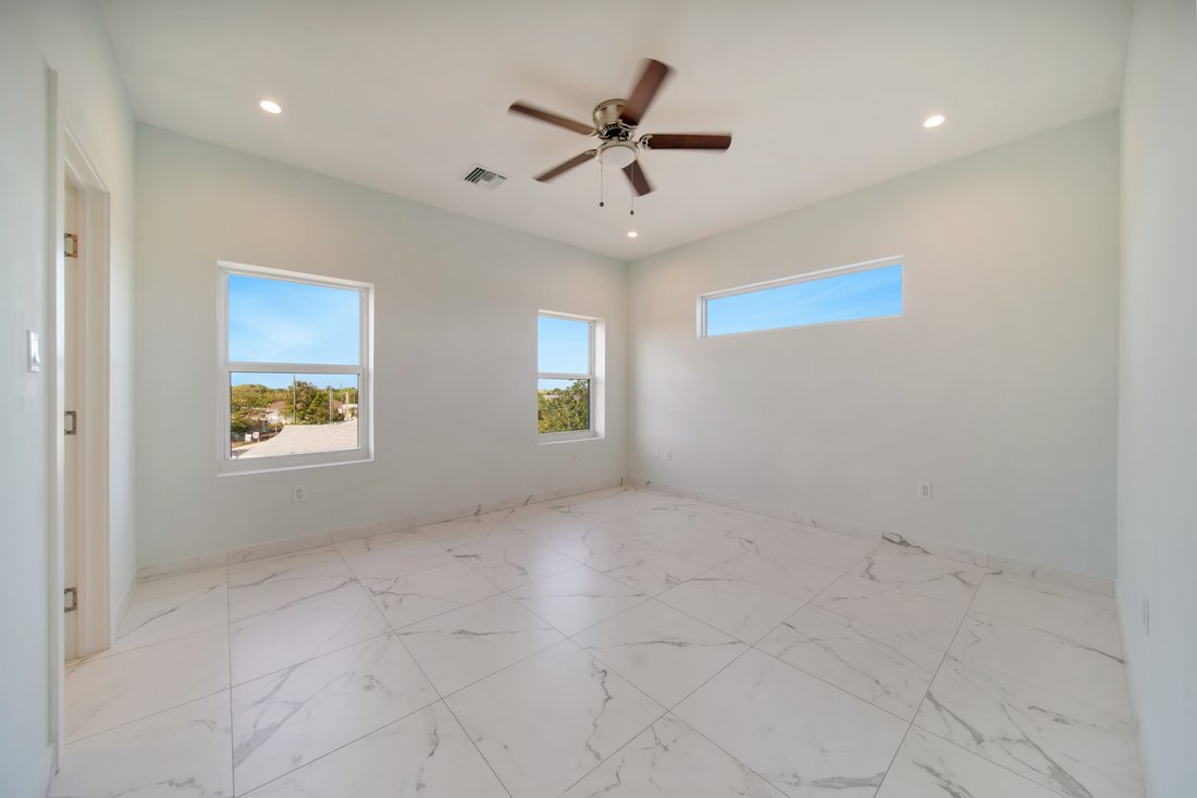 Condo in West Bay, West Bay, Cayman Islands 5 - 15500126