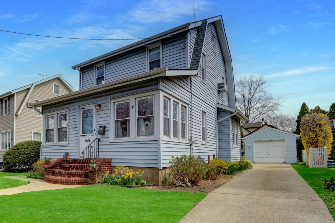 House in North New Hyde Park, New York, United States 1 - 15501259