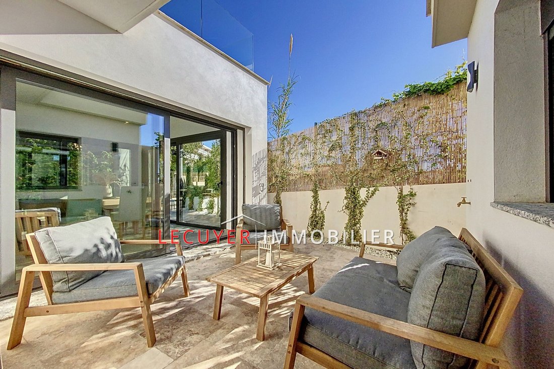 Villa in Gabelle-Courcettes-Les Clos, Vallauris, France 2 - 15506594