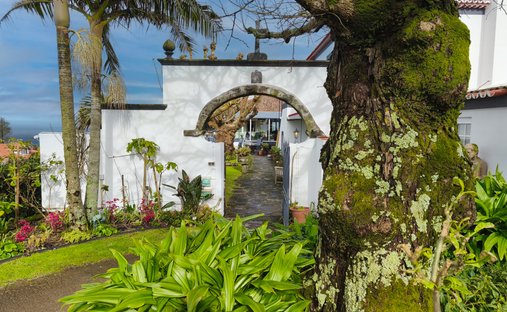 Chateau in Azoren, Portugal 1
