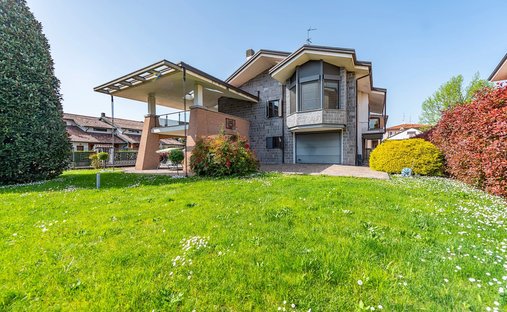 Villa in Uboldo, Lombardy, Italy 1