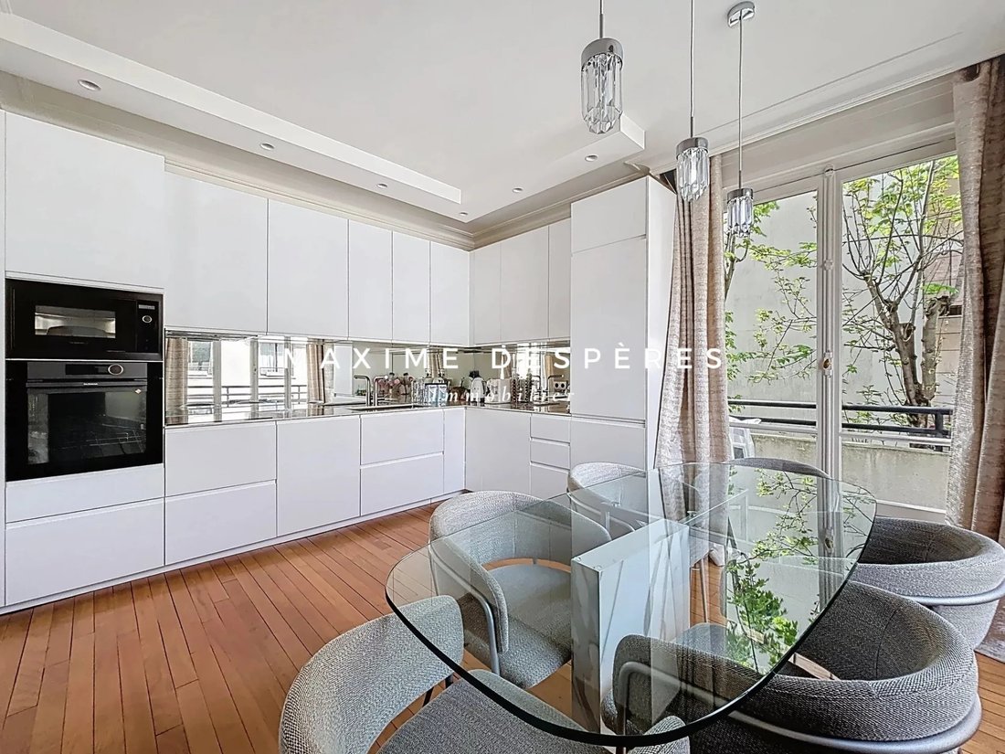 Apartment in Saint James-Général Koenig, Neuilly-sur-Seine, France 4 - 15504395