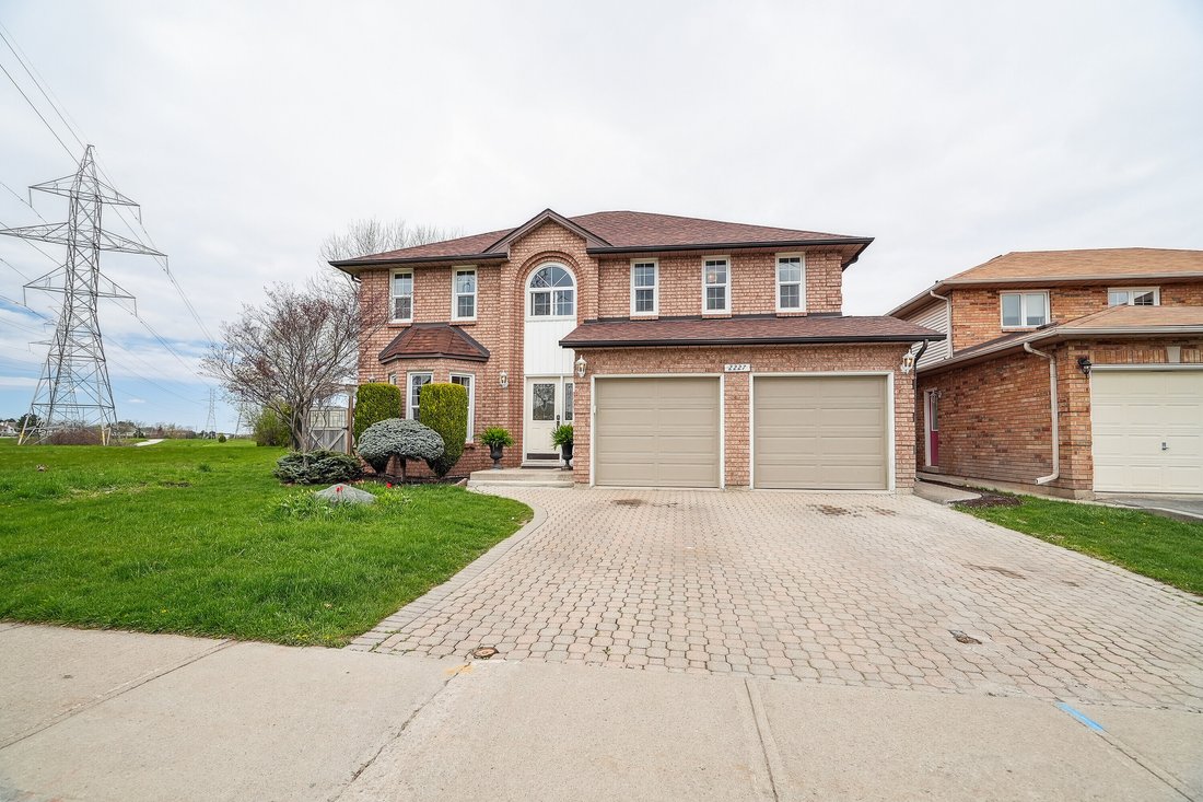 House in Burlington, Ontario, Canada 1 - 15505423