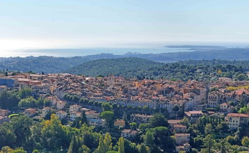 Land in Plan de Noves, Vence, France 1