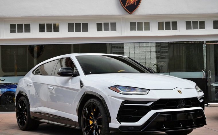 Lamborghini Urus for sale | JamesEdition