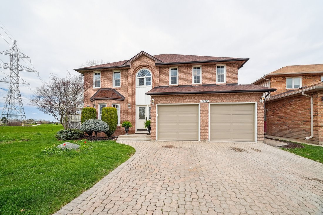 House in Burlington, Ontario, Canada 2 - 15505423