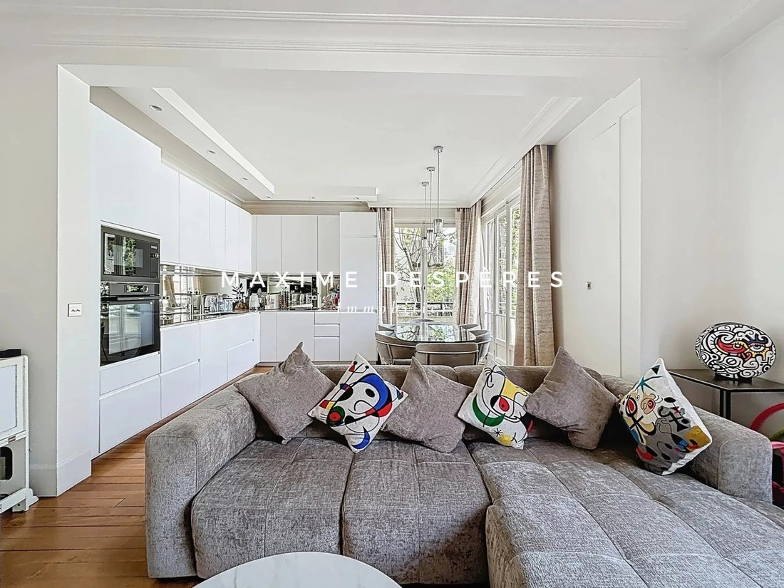 Apartment in Saint James-Général Koenig, Neuilly-sur-Seine, France 2 - 15504395
