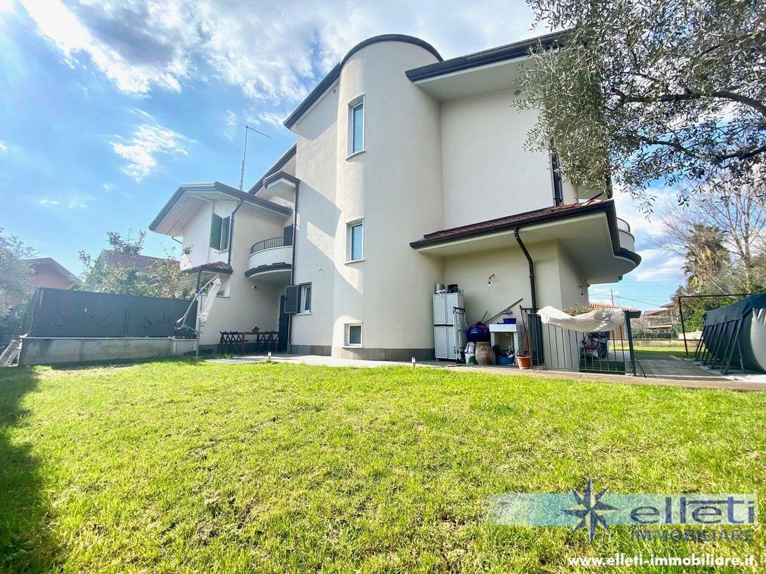 Country House in Center, Massa, Italy 1 - 15505484