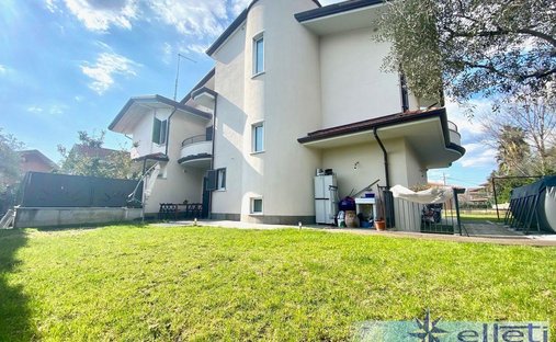 Country House in Center, Massa, Italy 1