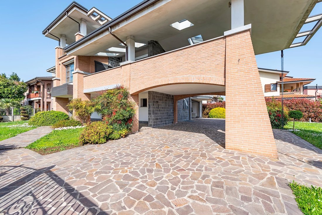 Villa in Uboldo, Lombardy, Italy 2 - 15504140