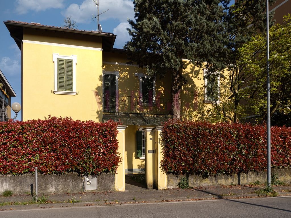 Villa in Center, Vimercate, Lombardy 1 - 15504142