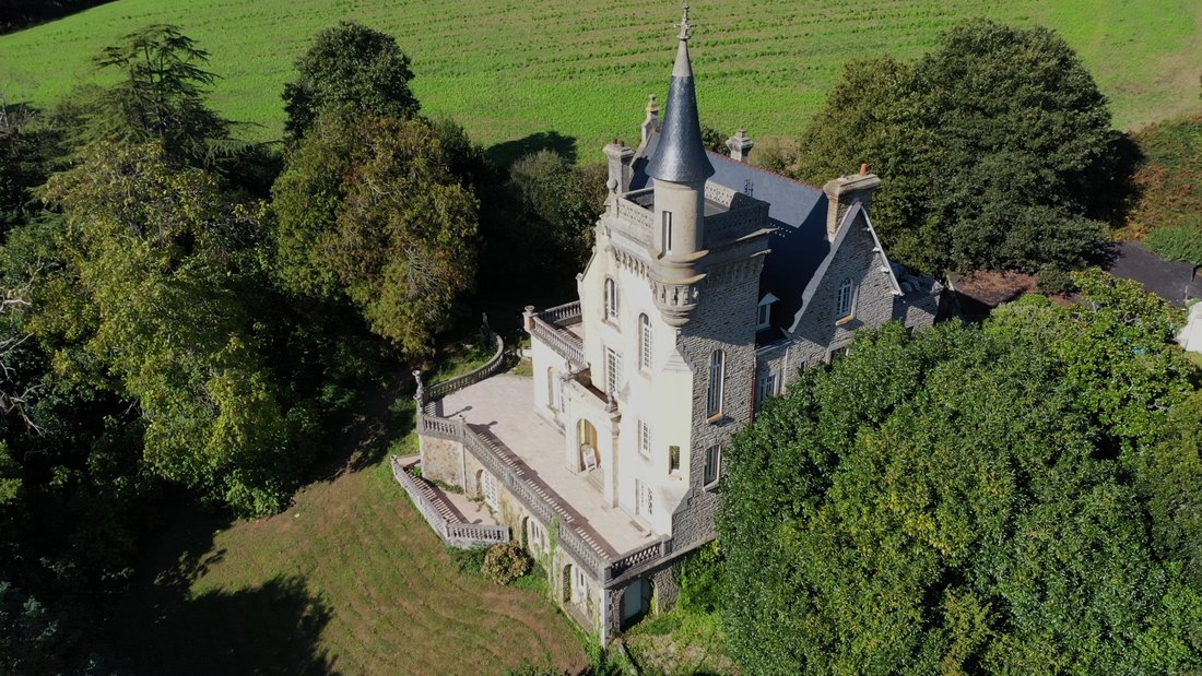 Stang Al Lin: A Breton Crown Over the Sapphire Sea