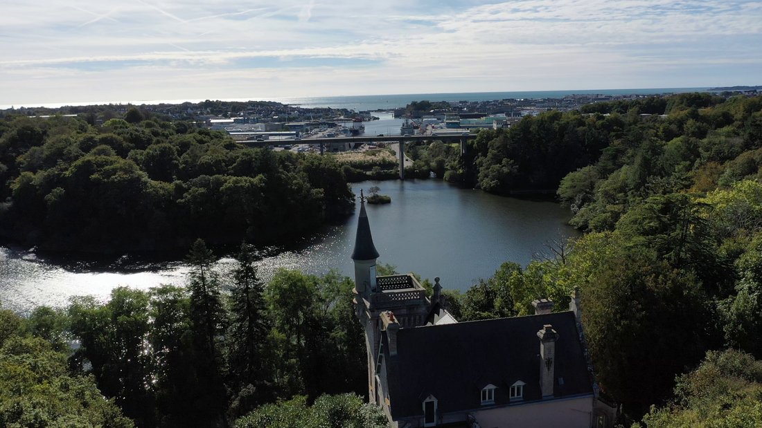 Stang Al Lin: A Breton Crown Over the Sapphire Sea