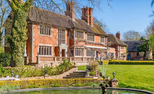 Country House in Rough Hay, Anslow, England 1
