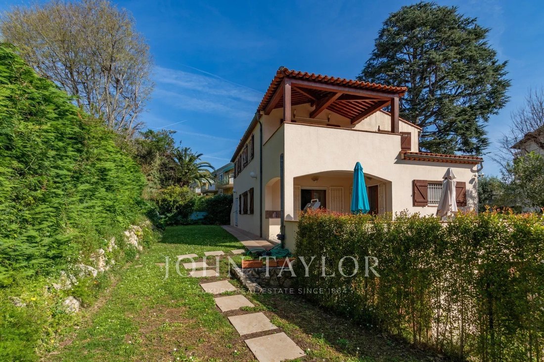 Villa in Ponteil, Antibes, France 1 - 15504486