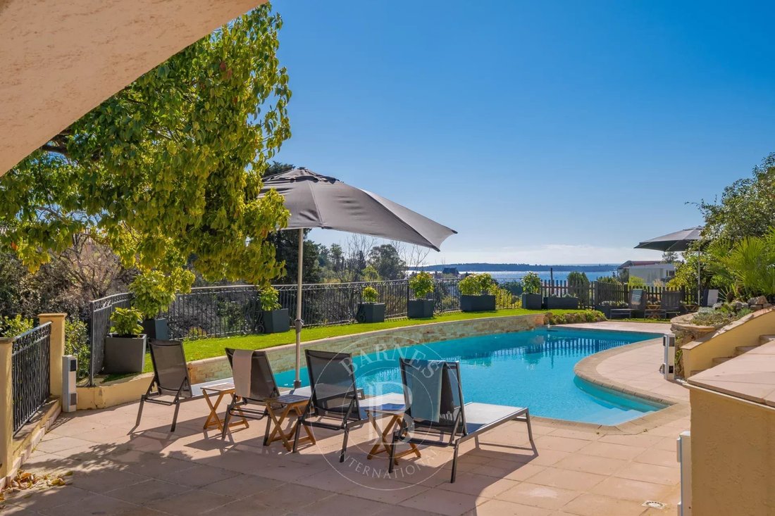 Villa in Cannes, Provence-Alpes-Côte d'Azur, France 2 - 15501773