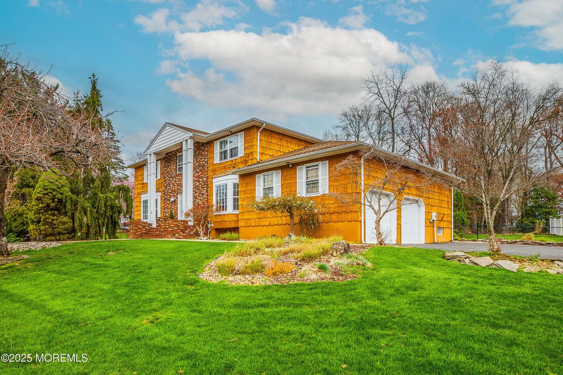 House in Marlboro Township, New Jersey, United States 1 - 15507704