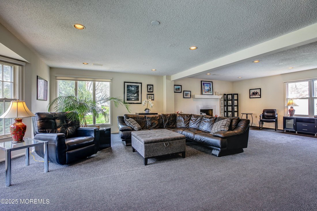 House in Marlboro Township, New Jersey, United States 4 - 15507704