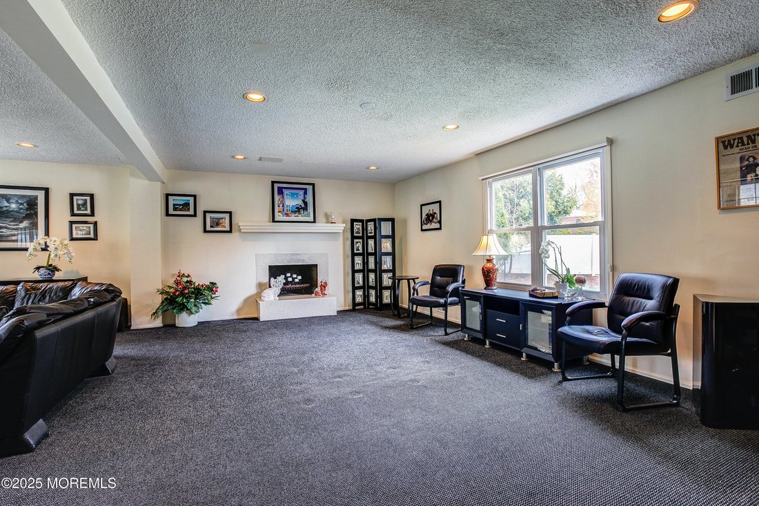 House in Marlboro Township, New Jersey, United States 5 - 15507704