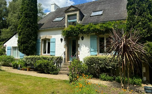 House in Ouest, Pluvigner, France 1