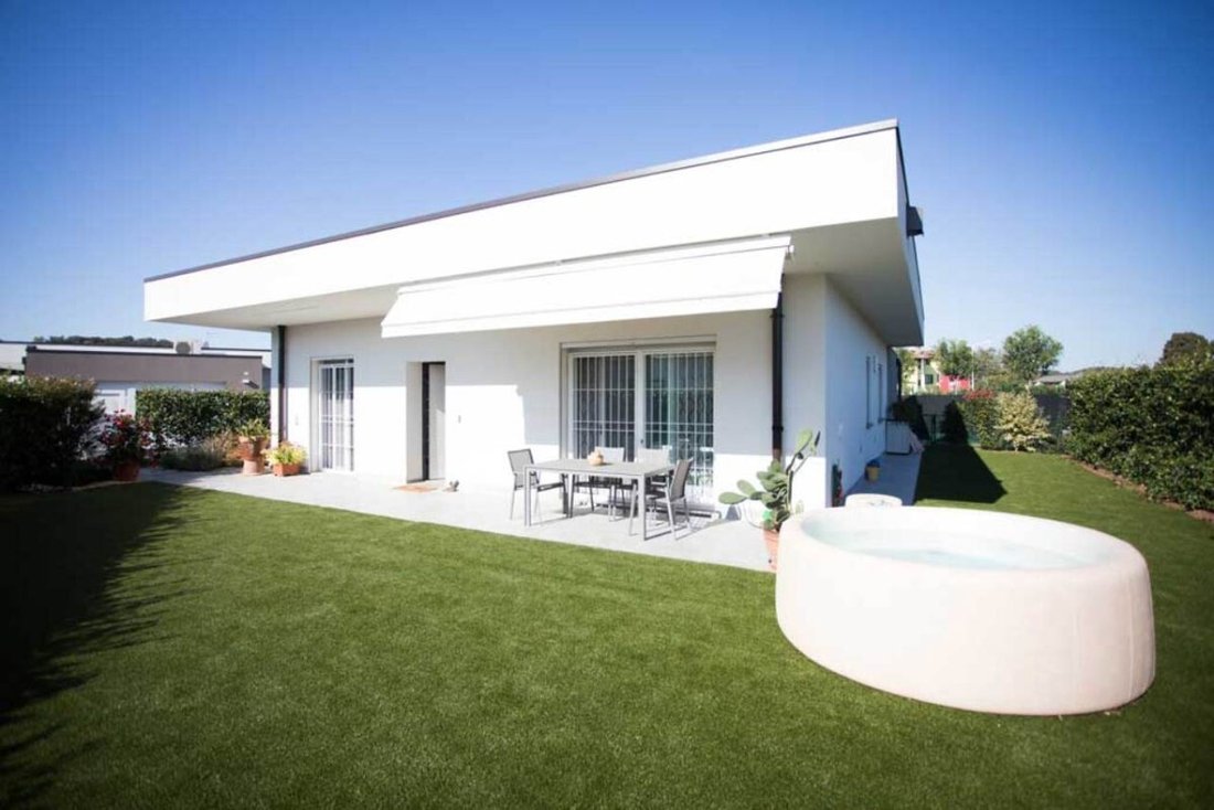 Villa in Historic Center, Lonato del Garda, Lombardy 2 - 15508089