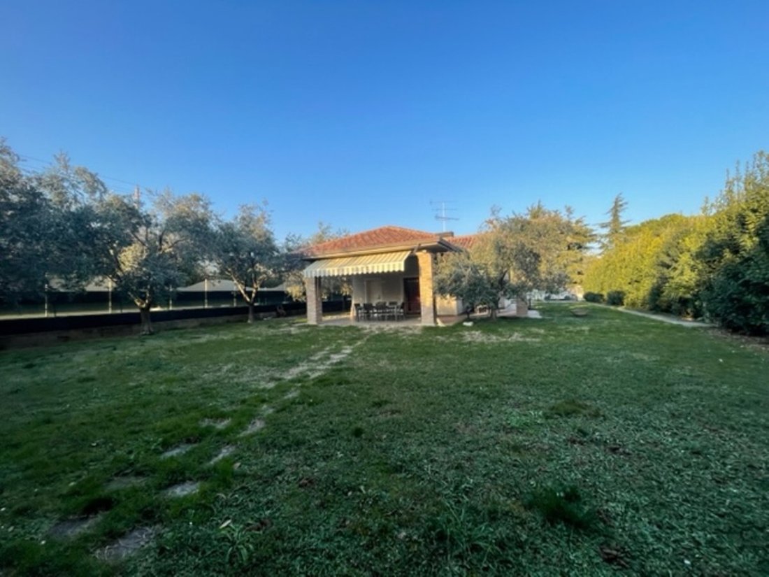 Villa in Historic Center, Padenghe sul Garda, Lombardy 2 - 15507956