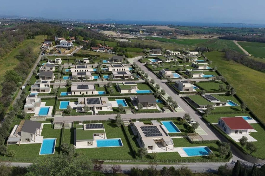 Villa in Historic Center, Lonato del Garda, Lombardy 2 - 15507957