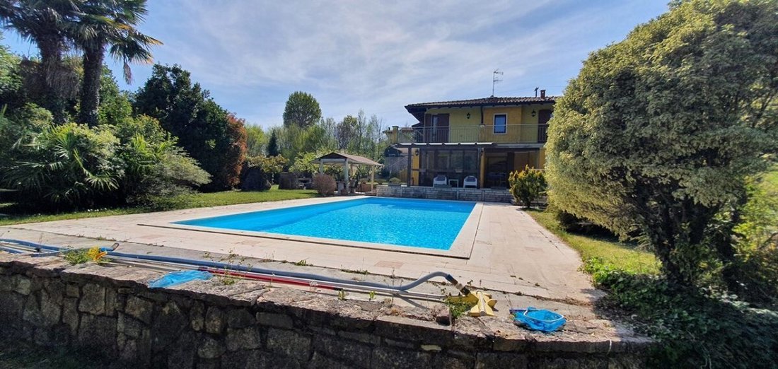 Villa in Manerba del Garda, Lombardy, Italy 2 - 15507874