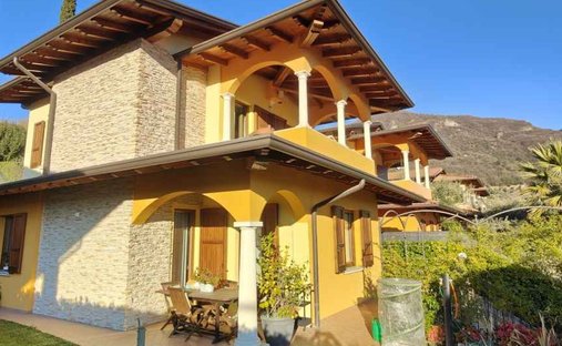Villa in Salo, Lombardy, Italy 1