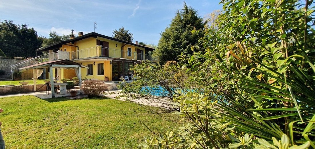 Villa in Manerba del Garda, Lombardy, Italy 1 - 15507874