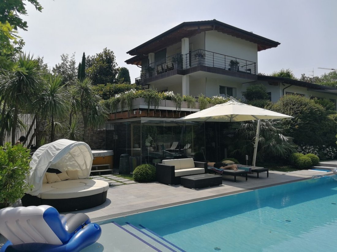 Villa in Manerba del Garda, Lombardy, Italy 1 - 15507958
