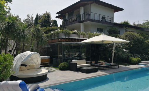 Villa in Manerba del Garda, Lombardy, Italy 1