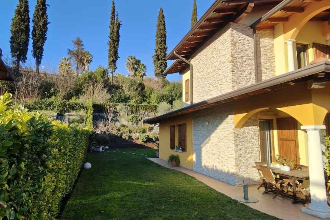 Villa in Salo, Lombardy, Italy 2 - 15508125