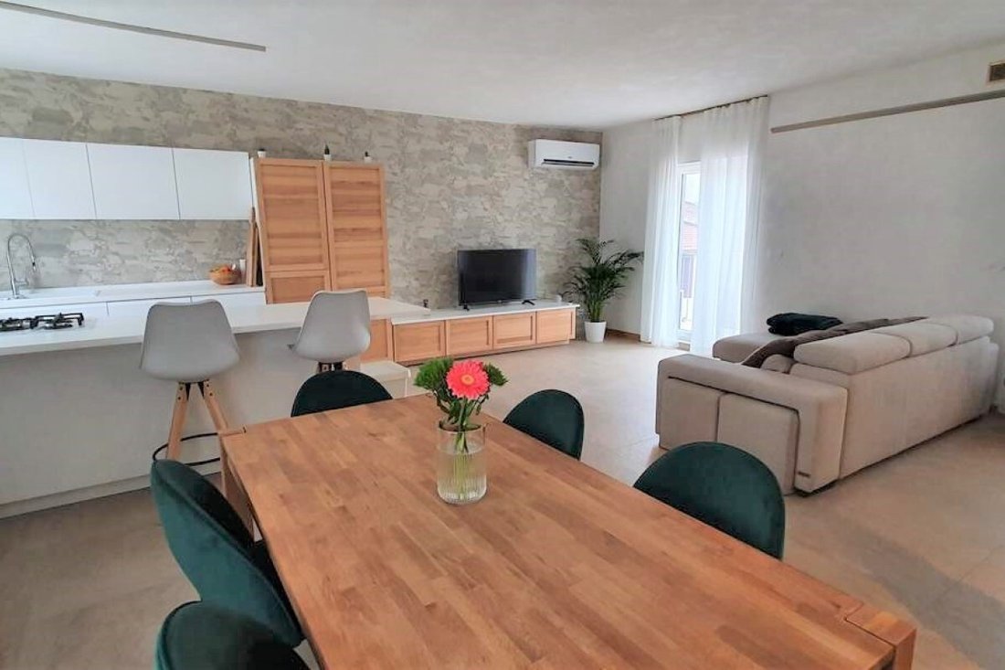 Villa in Moniga del Garda, Lombardy, Italy 1 - 15508141