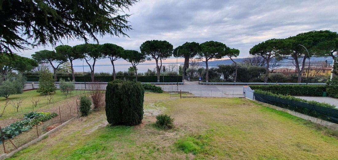Villa in Historic Center, Padenghe sul Garda, Lombardy 1 - 15507954