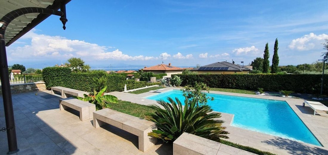 Villa in Manerba del Garda, Lombardy, Italy 1 - 15507970