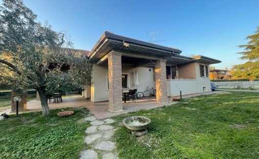 Villa in Historic Center, Padenghe sul Garda, Lombardy 1