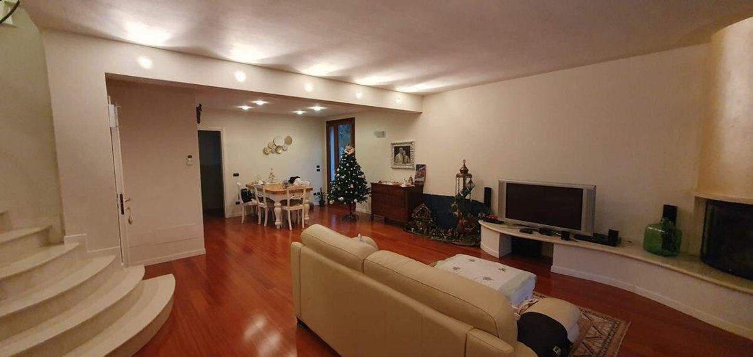 Villa in Raffa, Lombardy, Italy 3 - 15508085