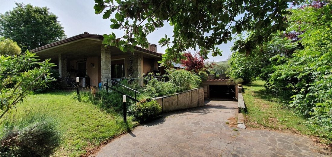 Villa in Manerba del Garda, Lombardy, Italy 1 - 15508051
